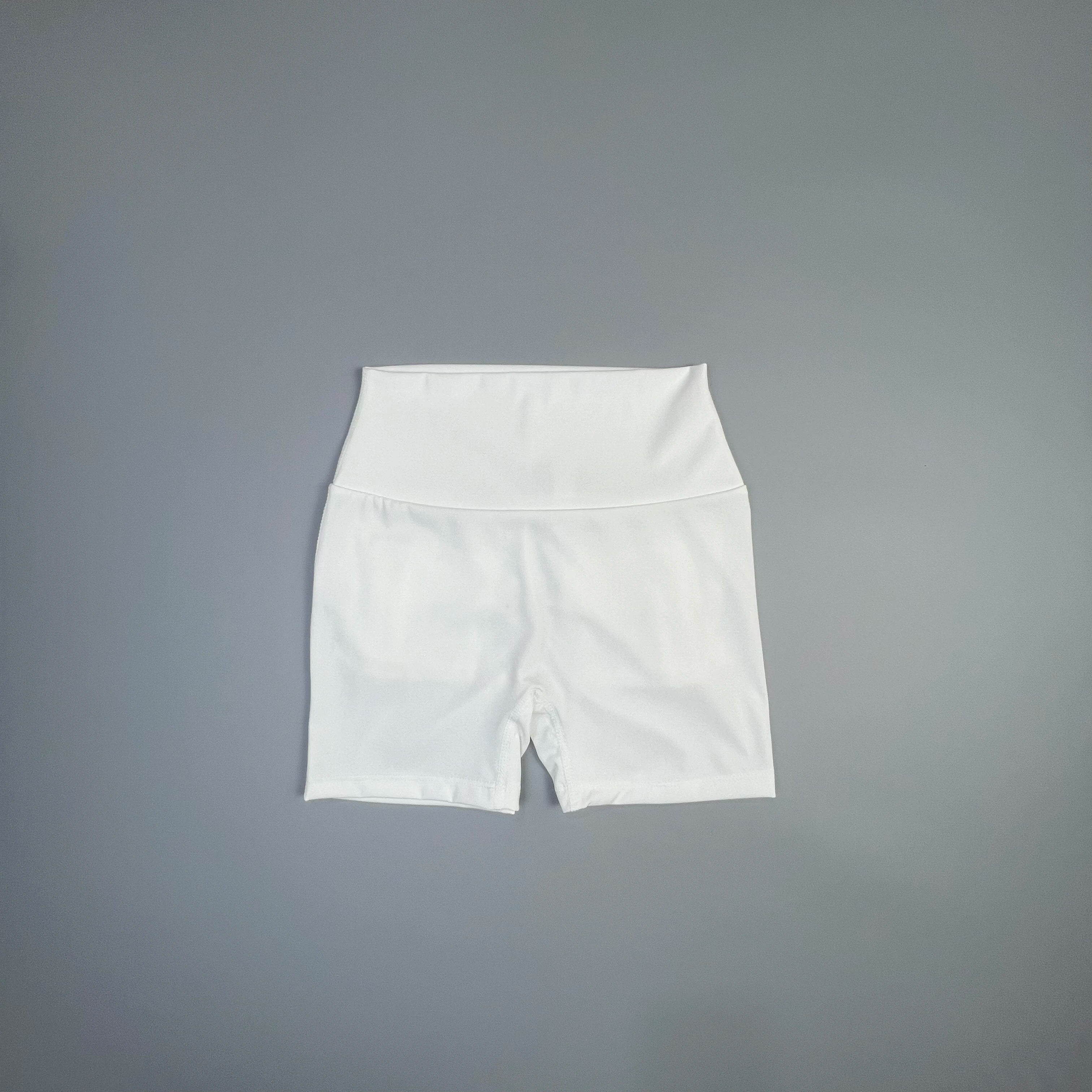 Fitness Shorts – Tyyliä ja Käytännöllisyyttä Kesätreeniin